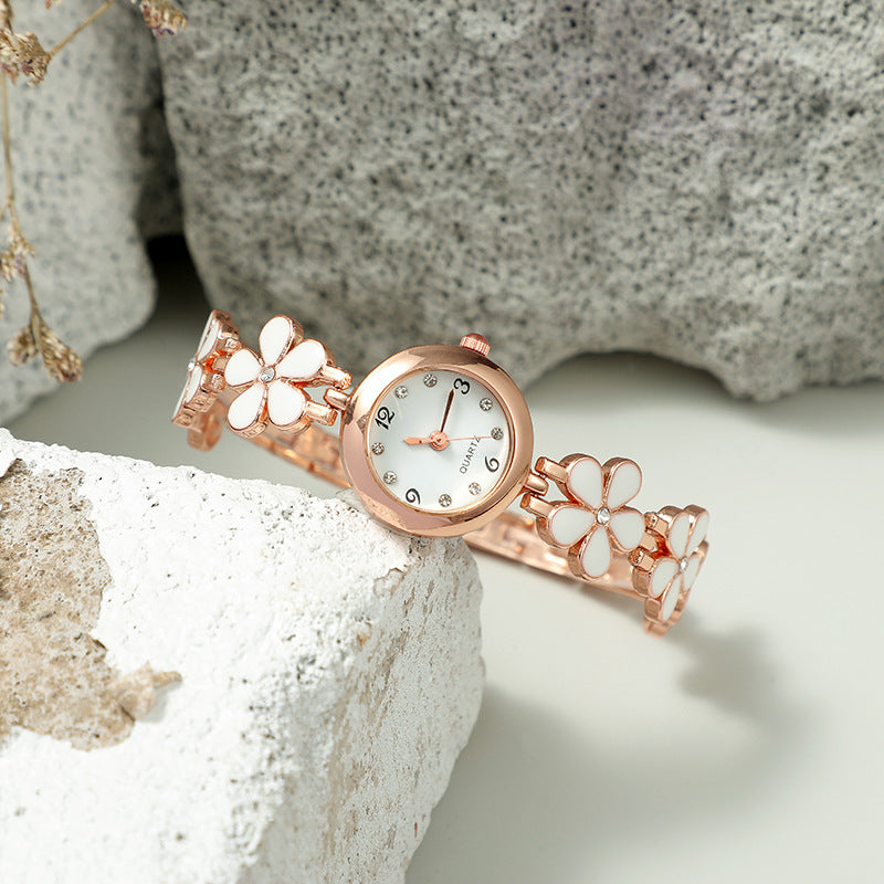 Flower-Backed Oil Chain Quartz Watch & Little Daisy 5 Piece Set Gifts For Women