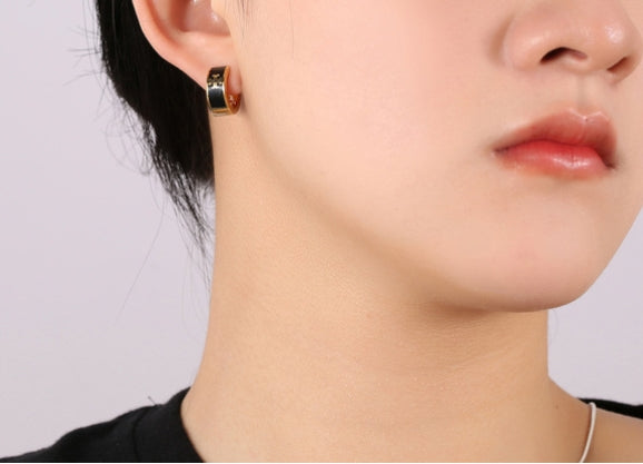 Enamel Gold Hoops Earrings for Women With A Retro And High-end Feel