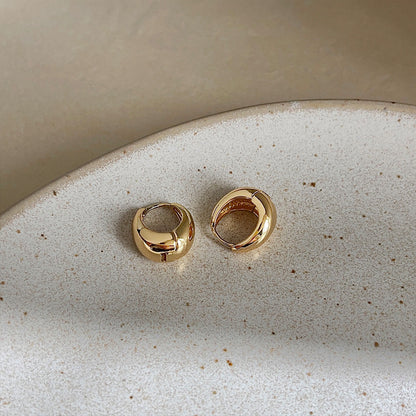 Chunky Teardrop Huggie Earrings – Gold / Silver
