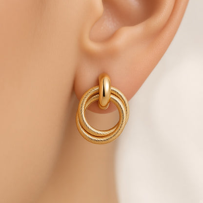 Interlocking Ribbed Hoop Earrings – Gold Double Link