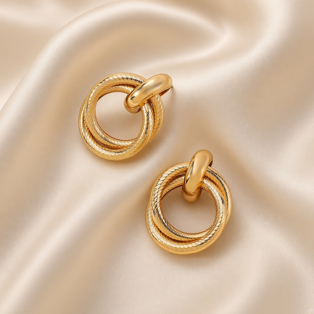 Interlocking Ribbed Hoop Earrings – Gold Double Link