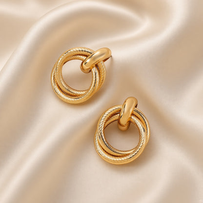 Interlocking Ribbed Hoop Earrings – Gold Double Link
