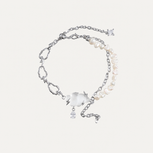 The Pearl Bracelet of the Escaping