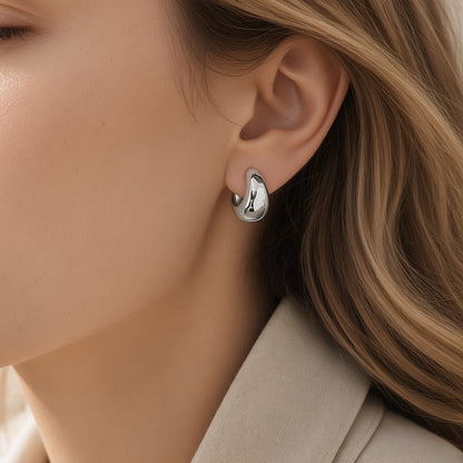 Chunky Teardrop Huggie Earrings – Gold / Silver